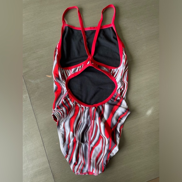 Speedo Liquid Velocity Flyback Women’s Competitive Swimsuit Black Red Size 8/34 - Picture 7 of 8